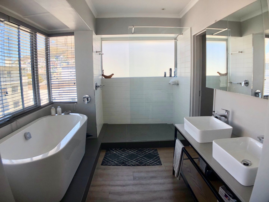 2 Bedroom Property for Sale in Sea Point Western Cape